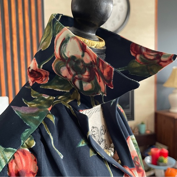 Beautiful Custom Made Long Sleeve Floral Blouse - Picture 3 of 16